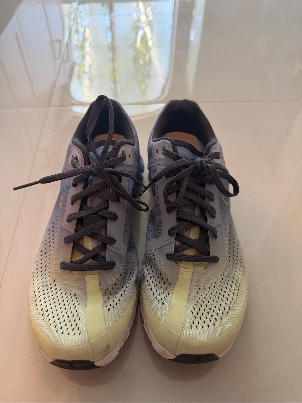 Men's Athletic Running Shoes in Gray and Yellow